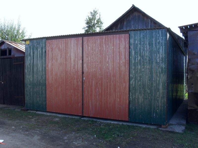 Plechová garáž so spádom strechy dozadu 4×6 szín